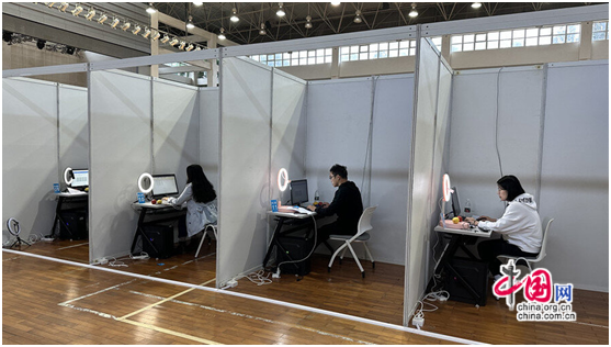赛场上演直播PK！成都经开区职业技能大赛精彩纷呈IM电竞(图3)
