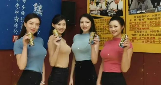 靠“36D”疯狂试探4位女主播IM电竞热辣劲舞首秀直播比烂封禁