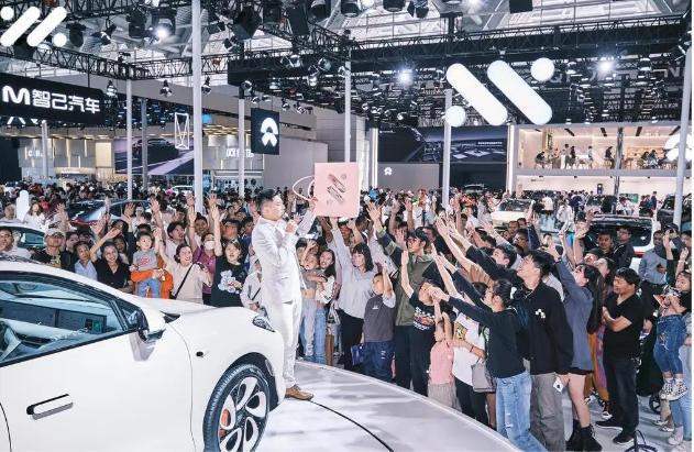 狂跌700亿！3次道歉智己汽车敢卖33万？网友：刘涛太懂小米了！(图45)