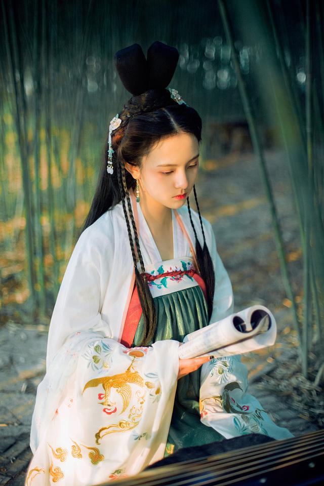 两性关系：女人情感得到“滋润”后会出现这些信号(图13)